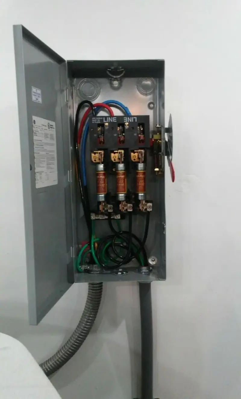 Three-phase disconnect switch installed for Smoke Detector Installation in Dyersburg